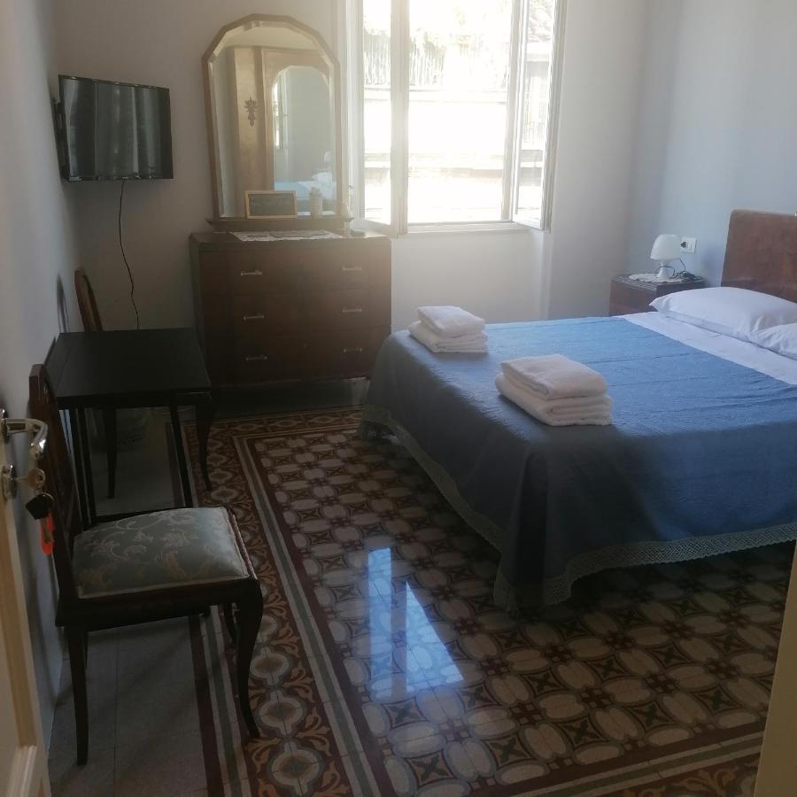 Battisti 18 Vintage Rooms Палермо Номер фото